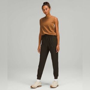 Lululemon keep moving jogger size 2